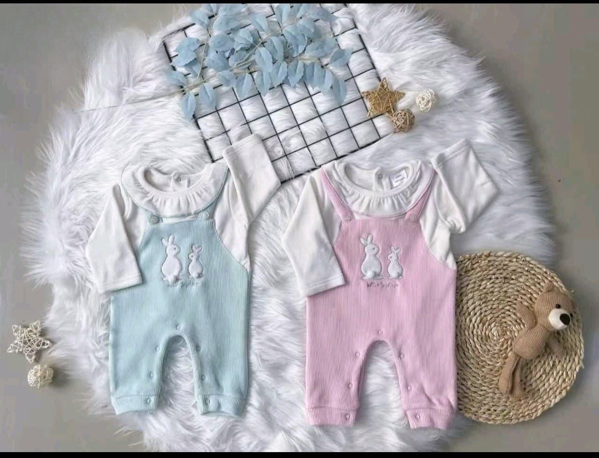 Osito Jardinera Conejo Plush Efecto Cotelé